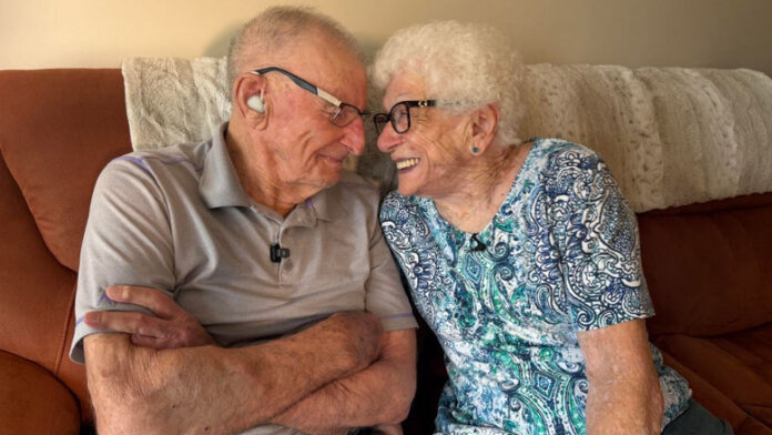 mar24-featured-001 圖片來源:Janani Whitfield/CBC/CBC。Larry and Helen Frey have been together since they were 21 and 22 years old.
